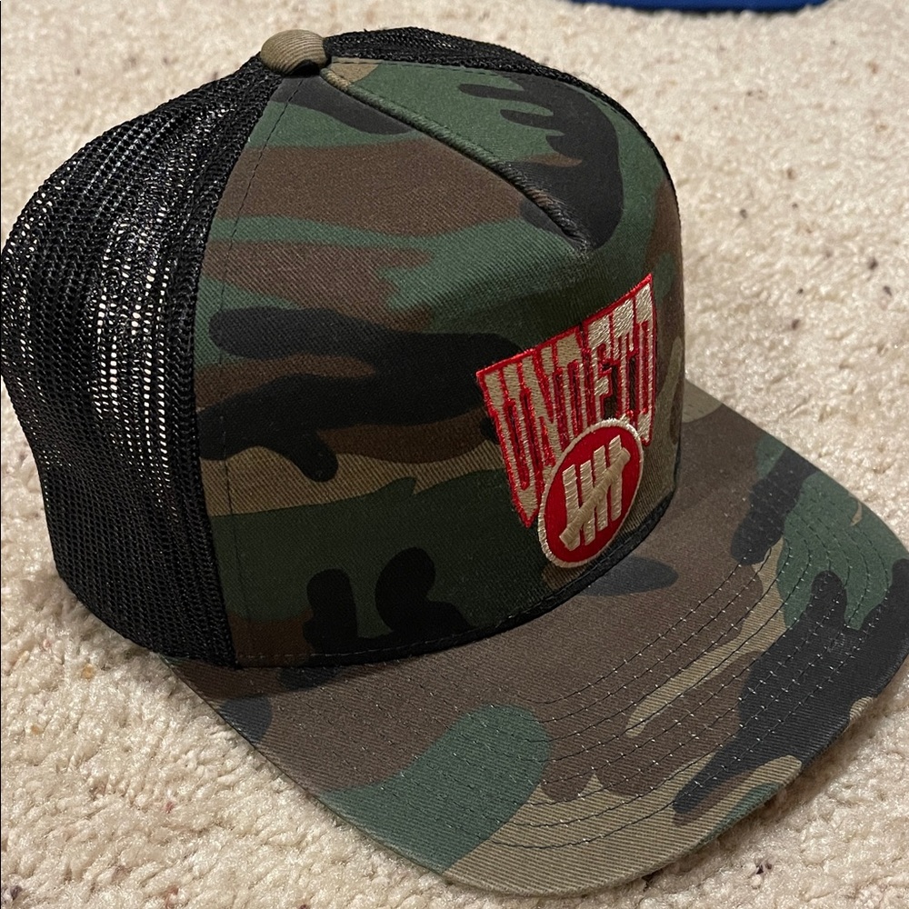 UNDEFEATED CAMO TRUCKER